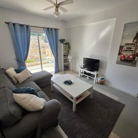 Regina Gardens 1bedroom Chloraka Apartman